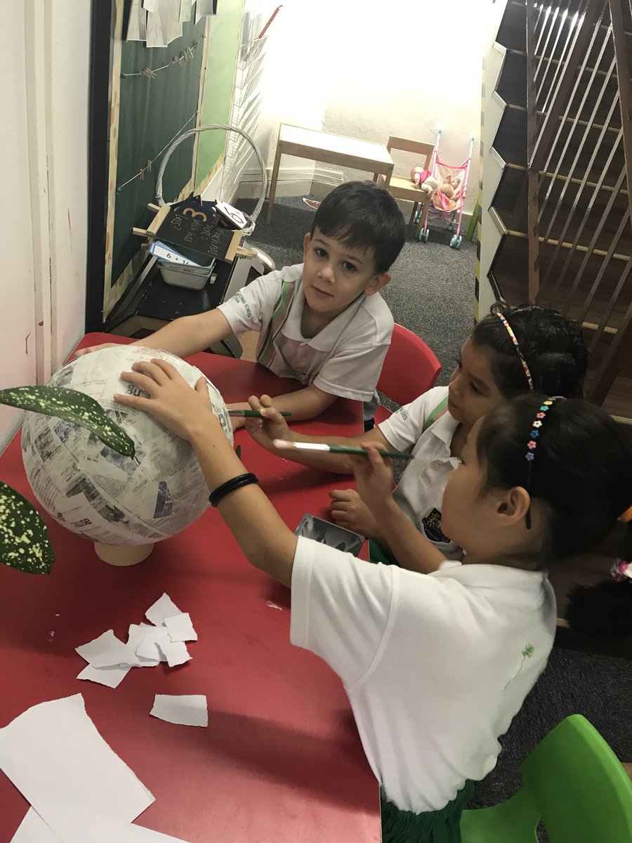 MalaAnthony53's tweet photo. Craft in making 
#Christmas
#GISKuantan https://t.co/cFvBLUtzEo