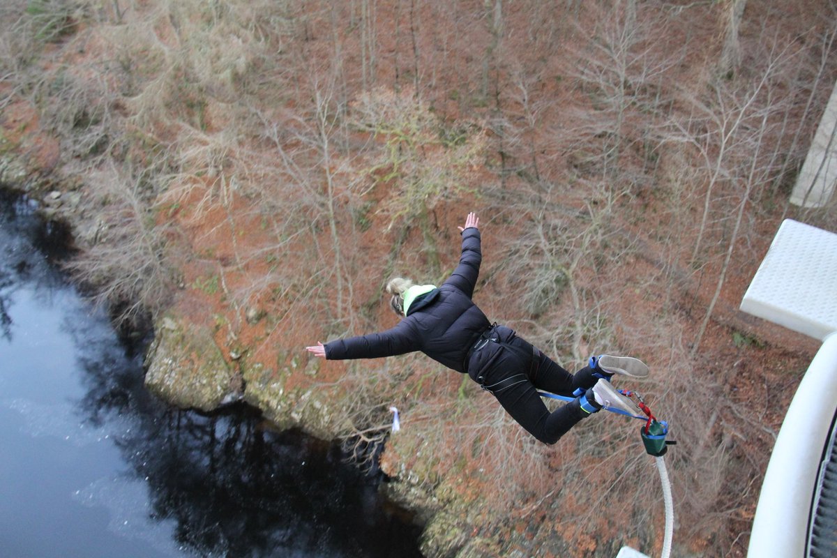 Miss_Purves_PE's tweet photo. This weekends fun activity 😀 Couldn't think of a better way to procrastinate! 😇 Looking forward to my next one 😏 #Highlandfling #bungeee #GaryBridge #swallowdive Thanks to @bungeescotland for a great experience!! 😍 https://t.co/hwWURKcjpf