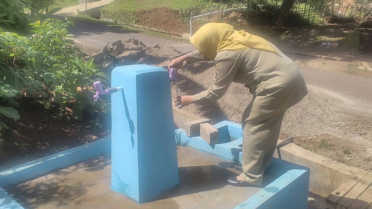 Pkm_cibatu's tweet photo. Pengambilan sample air ds wanawali pasca pembangunan desa Pamsimas @wanawali @KecCibatu @Pkm_cibatu @dkk_purwakarta https://t.co/odrGbeljGH
