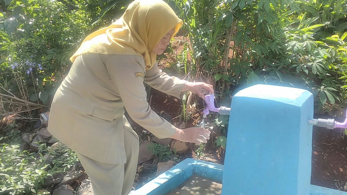 Pkm_cibatu's tweet photo. Pengambilan sample air ds wanawali pasca pembangunan desa Pamsimas @wanawali @KecCibatu @Pkm_cibatu @dkk_purwakarta https://t.co/odrGbeljGH