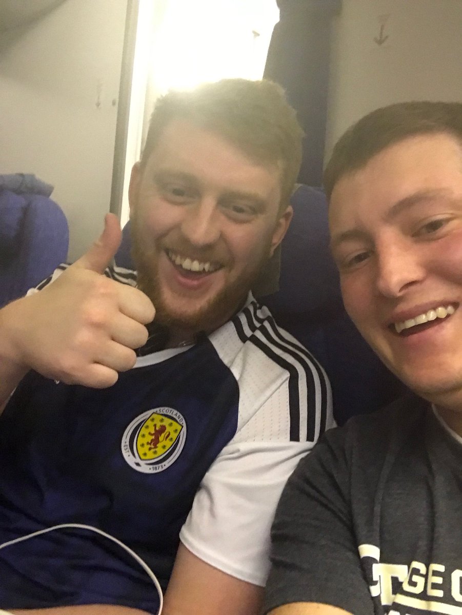 AmberCoen98's tweet photo. @jay_coen67 is on an airplane for 10 minutes &amp; I get this picture with the caption “New Pal” https://t.co/H7ynF63uVE