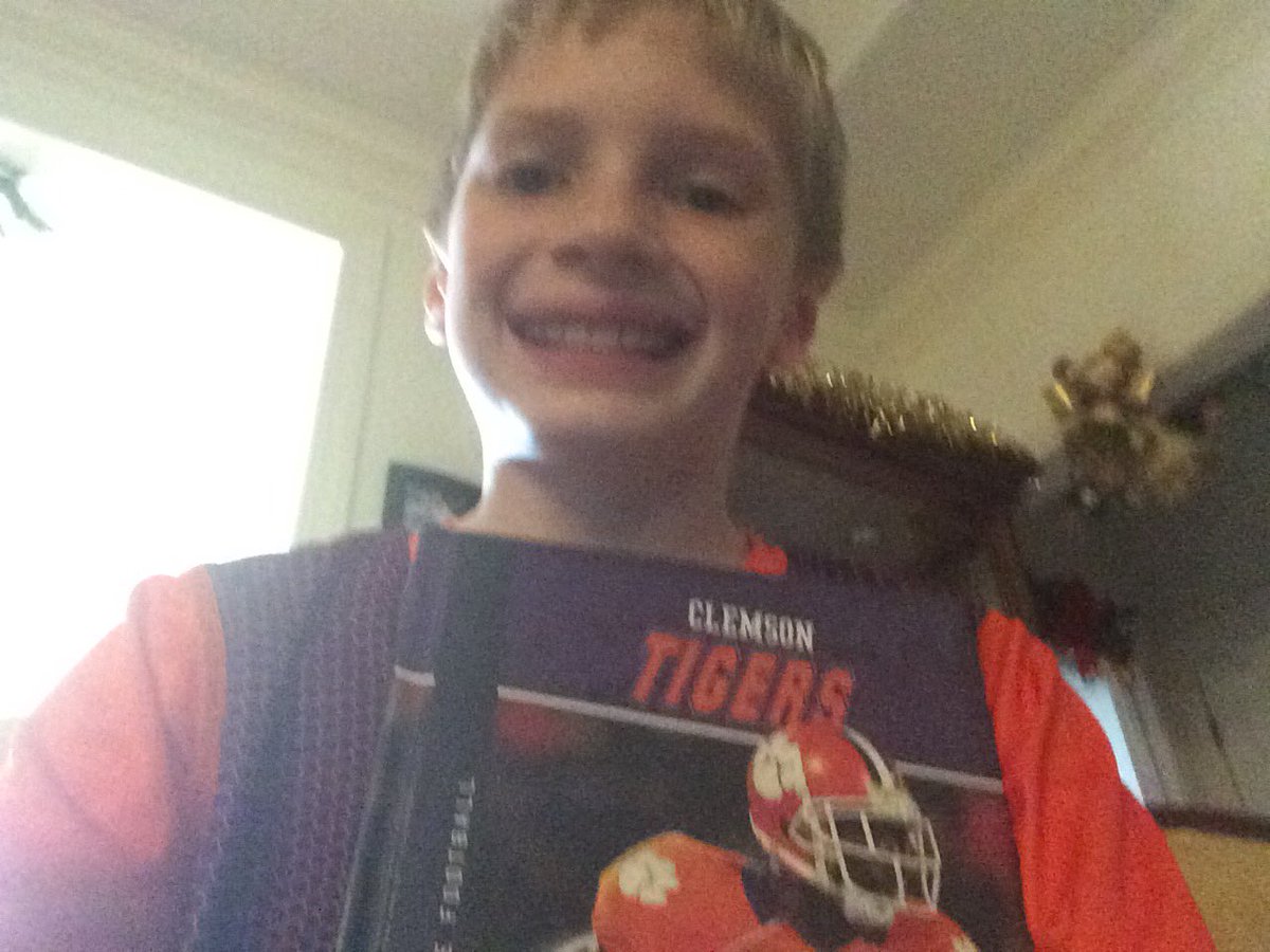 flyingtigerfan's tweet photo. New week, new championship, new reading. #metz100waystoread #lex1literacy #midwaymustangs https://t.co/tIlmckUboZ