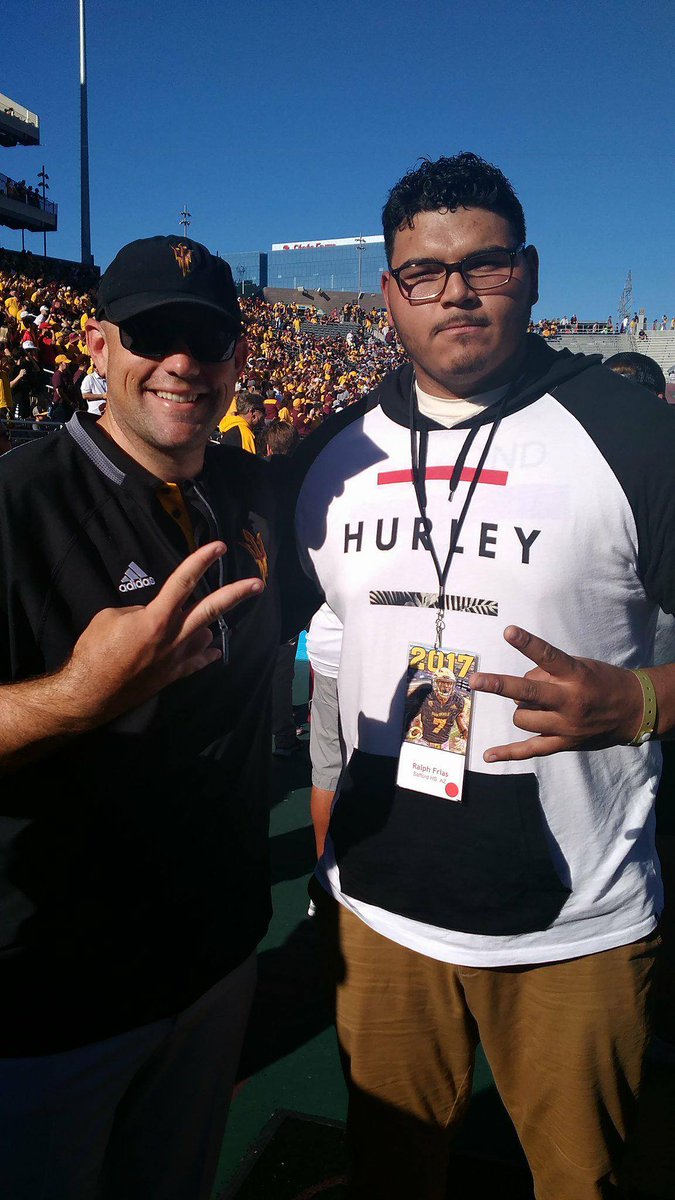Rafael_Frias77's tweet photo. Great home visit with O-line Coach Rob Sale! Thank you for taking the time to come visit us here in Safford, AZ! 😈🔱 https://t.co/XTBB1tPvZt