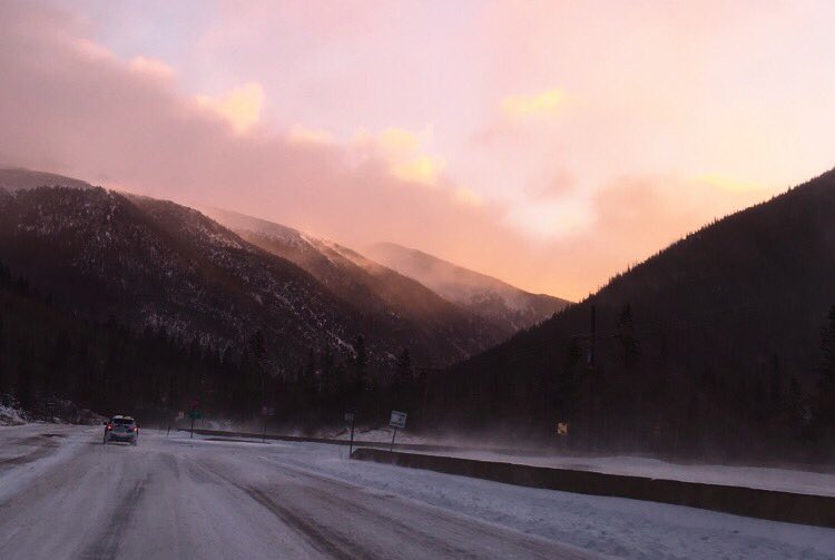 srherrington's tweet photo. Snowy mountains in the morning 💙❄️⛄️🌄 https://t.co/eQkV1tSn8l