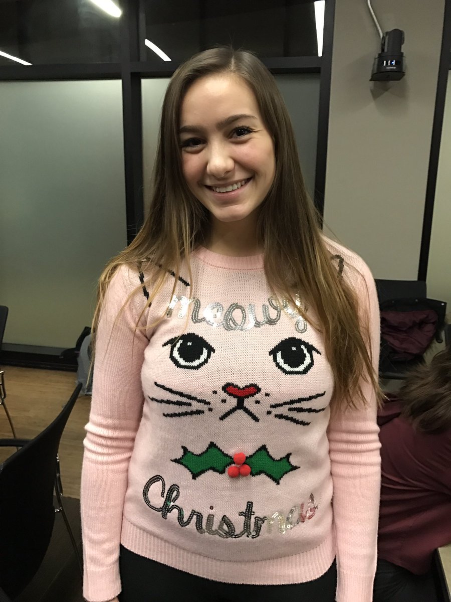 H2Pkaleigh's tweet photo. Gingerbread houses, photo booth, Christmas sweaters, hot chocolate and even a fire at the SWE Holiday party!! 😊 #mypittstory https://t.co/nzvwDAtYIy