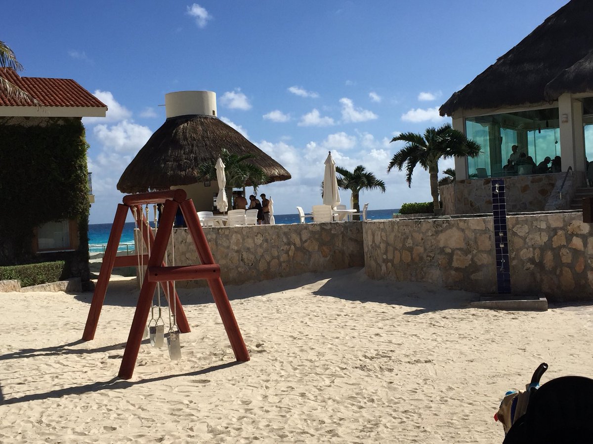 DARC_lab's tweet photo. Enjoying #reconfig2017 in Cancun https://t.co/AhyW4kVr2M