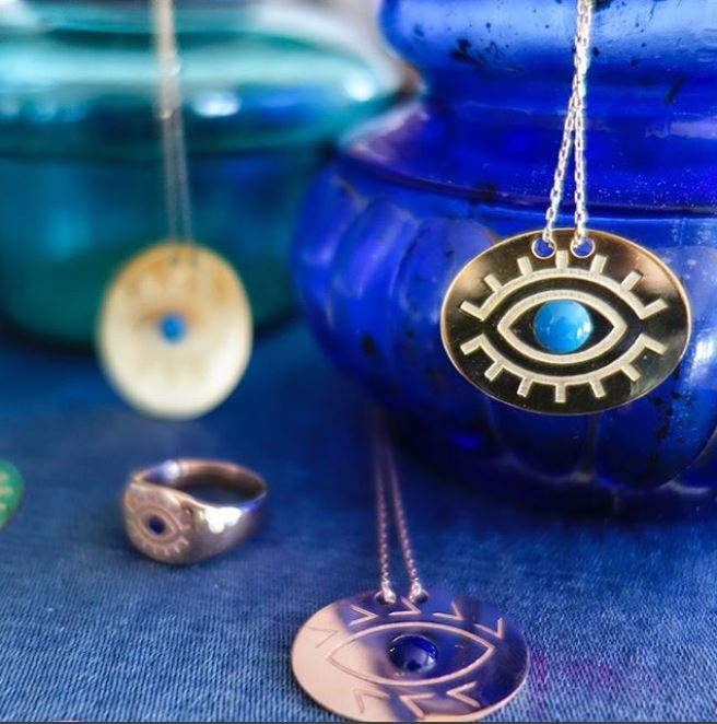 Yaşadığımız evrenle iç dünyamızı bütünleştiren, birbirinden farklı ve zengin anlamlara sahip Lucky Culture gümüş takılar, Anadolu, Hindistan, Güney Amerika ve Orta Asya’nın kadim inançlarıyla sembollerini modern çağa taşıyor.
vepa62.com/lucky-culture/