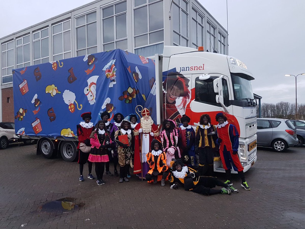 Ontzettend trots op onze chauffeurpiet dat hij Sinterklaas
en de overige pieten heeft rondgereden in Appingedam. #JanSnel #Sinterklaas