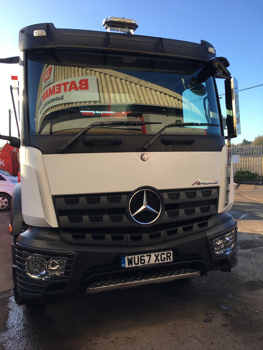 BatemanSkipHire's tweet image. 18T Mercedes has joined our Fleet, just waiting for the Bateman Skips branding then it'll be ready for the road! 🚛 #bookfillgone #Mercedes