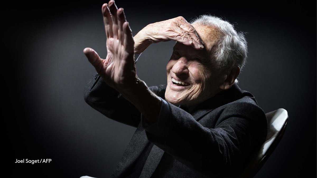 franceinfo's tweet photo. L'écrivain Jean d'Ormesson est mort dans la nuit de lundi à mardi à l'âge de 92 ans, annonce sa famille https://t.co/BtUOkvJNpM