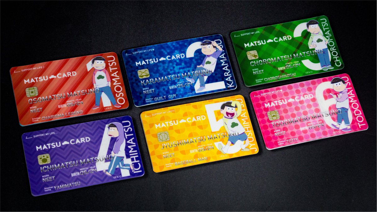 おそ松さん 公式アカウント グッズ情報 Amazon限定 クレジットカード風デザインのピーカが登場 Icカードでのお支払いの時にピカッと光ります 改札でもピカッ カードとパスケース付きの２種展開 詳細は カード T Co Sogcmgvdnw