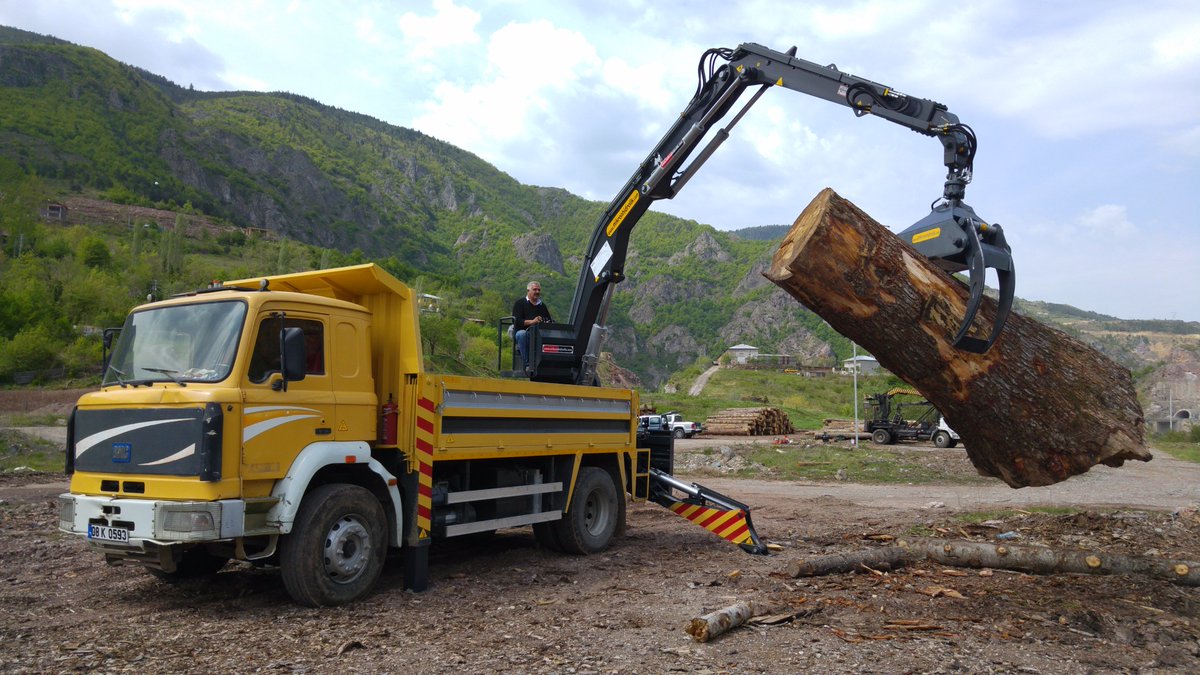 MikronHidrolik's tweet image. Tomruk Vinci
#vinç #tomrukvinci #timbercrane #timber #tomruk #crane #mobilecrane #loglift #forestry #манипулятор #кран #tomruk #лесовоз #леснойкран #захваты #грейфер #лесной #брус #лесоматериалы #бревно #тимберс #строевой