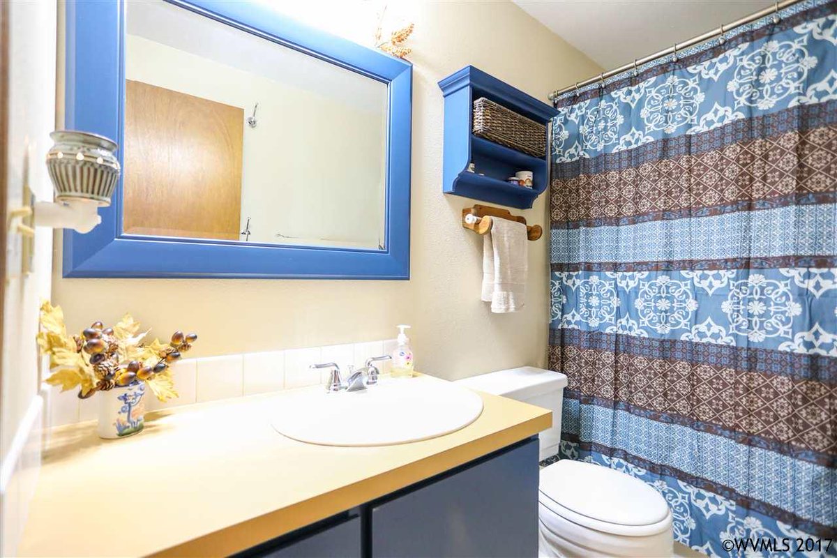 HongWolfeUS's tweet photo. Cozy one-level #home tucked away on a quiet street, near #shopping, #downtown &amp; OSU. Newer #flooring, fresh #paint, updates thru #Energy Trust of #Oregon. For More Details Visit: https://t.co/WHRWqcnV41
#Luxury_Homes_Estates_in_Oregon @HongWolfeUS https://t.co/WNS6M8CiAK
