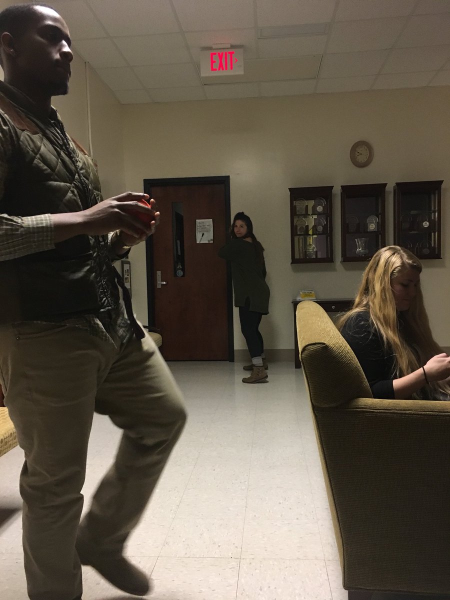 Anthony_Flory44's tweet photo. The tutors have started a friendly game of softball game because i was supposed to leave like 45 min ago. #AppFinalsWorkshop https://t.co/IhPhKBbQwA