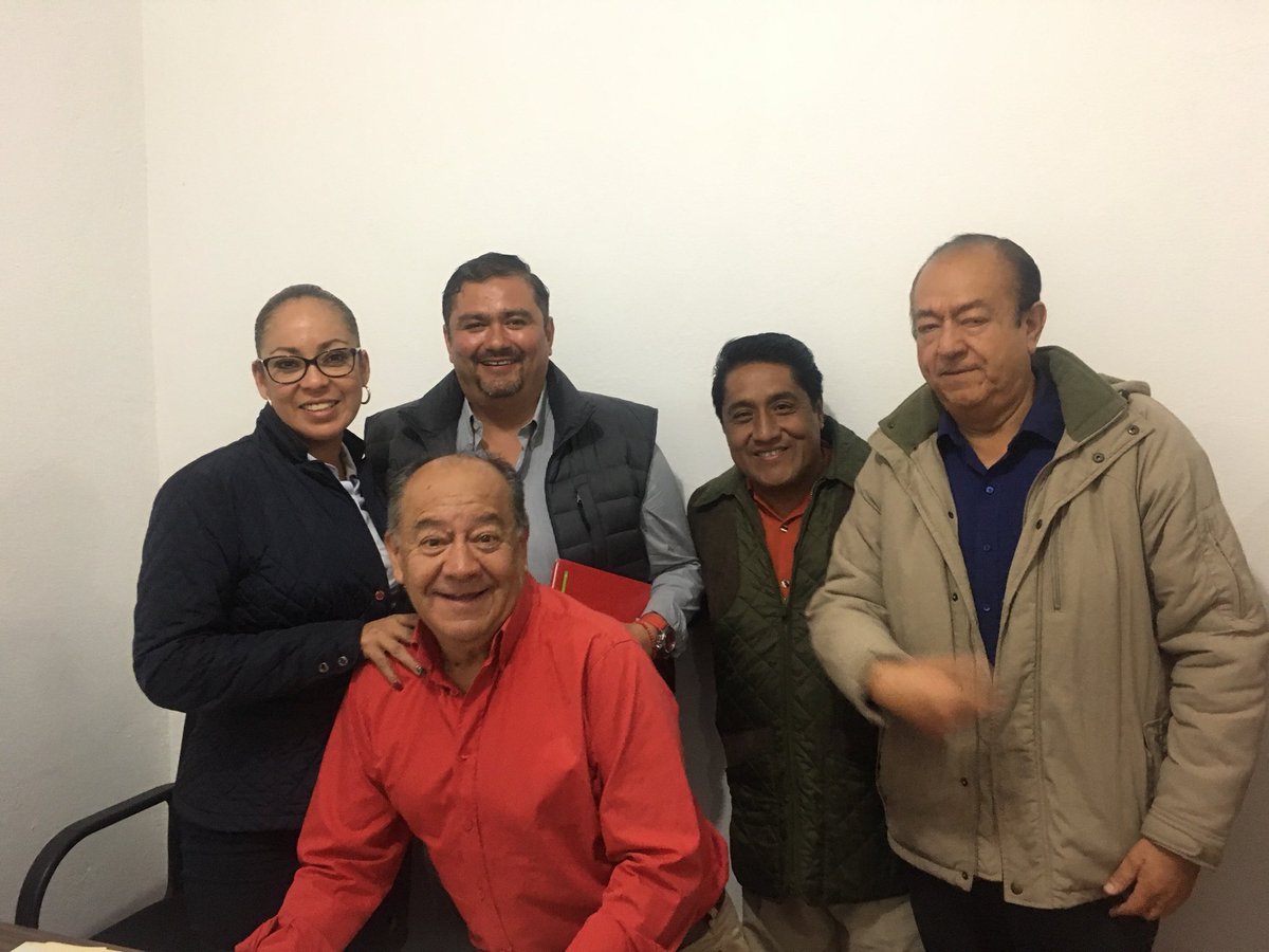 MadariagaConrad's tweet photo. Entrega de trabajos y reunión de gabinete con mi Subse @eretoledop la importancia de conocer #PRIOtumba #PRImeroTú @ErnestoNemer https://t.co/b4PFAuGdIr