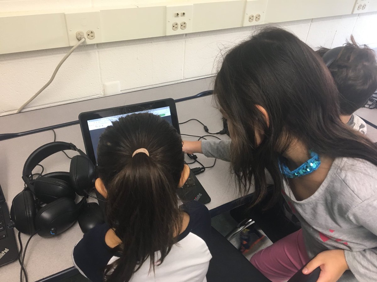 MrsCTechnology's tweet image. Great job during #HourOfCode2017 Pair programming in action!@hourofcode @codeorg