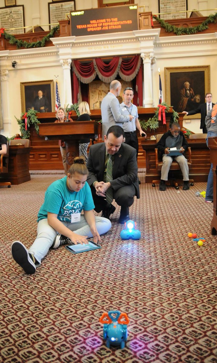 Leti3232's tweet photo. Fun with Dash and Dot!! Teaching legislation how to code at the Texas State capital during Hour of Code!! @WonderWorkshop https://t.co/3sIbo1hMh1
