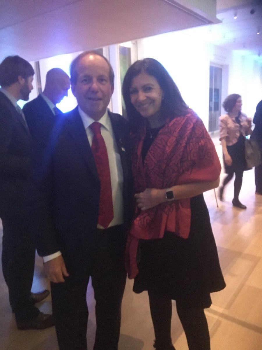 RickBonnette1's tweet photo. What a pleasure in meeting the architect in the #ParisAgreement Mayor Anne Hidalgo #ChiClimateSummit . We are all citizens of the world. @l https://t.co/aaJMk7ob0W