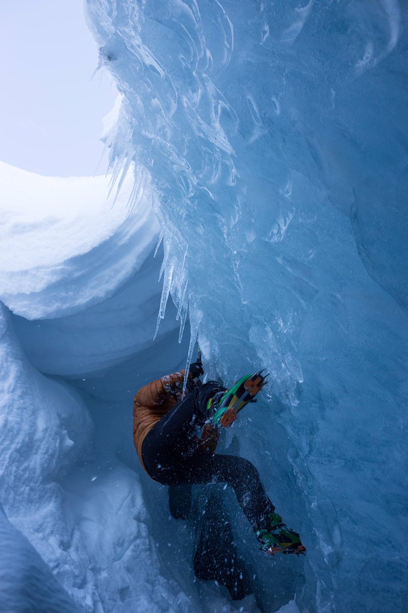 AlpineExplorer's tweet photo. Entrance to hollow earth...
#lemurian #atlantis #stargate #exploration #icecave #climbing #BritishColumbia https://t.co/cPCiqgeKE6