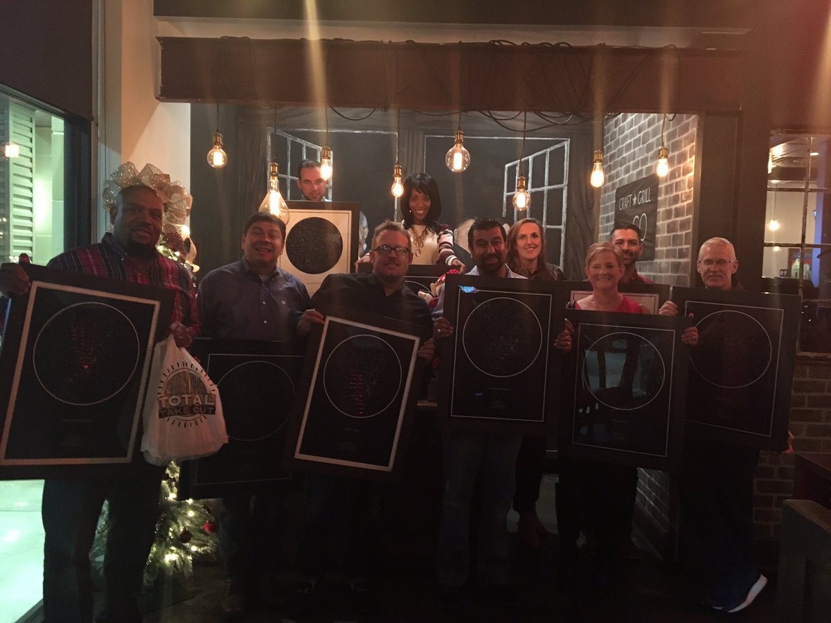 jamesreez's tweet photo. #chili's love.  #1area. #torrencetakeover.  @mandahale @rmason0511    Happy Holidays! https://t.co/fqghwgy7BY