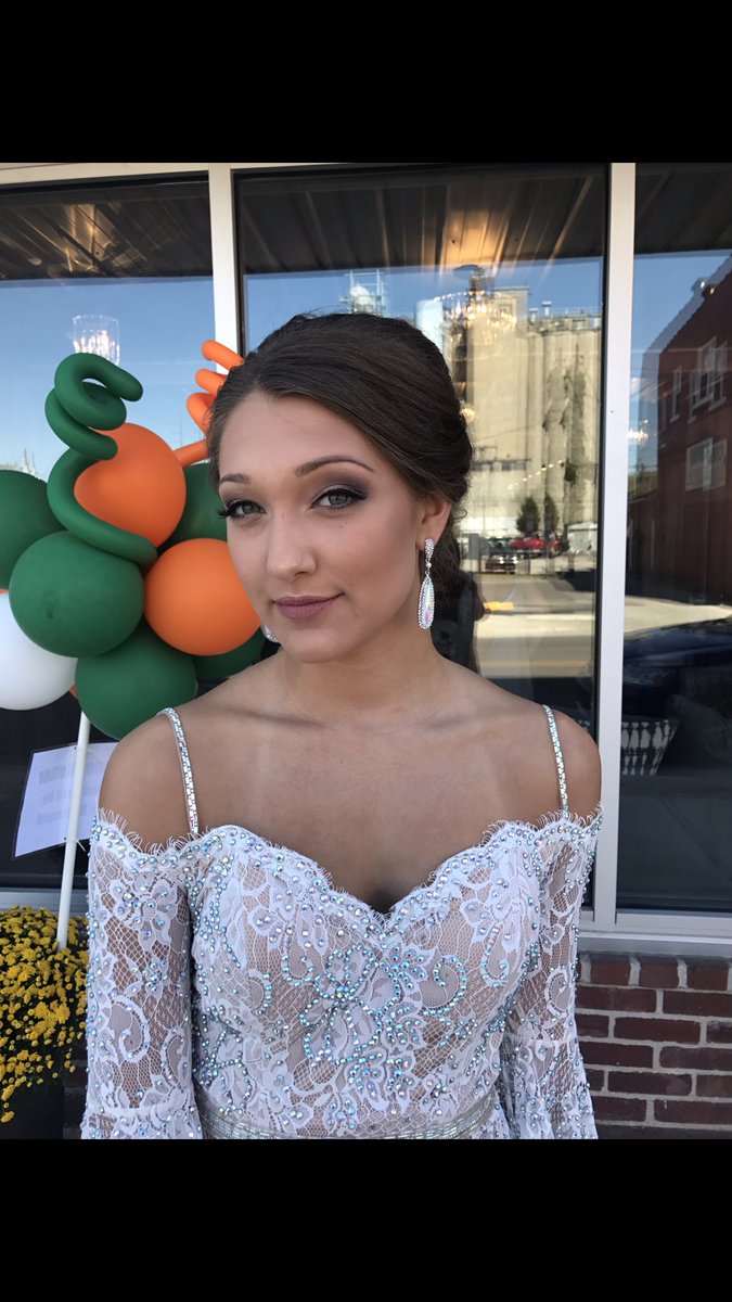 _mmaaadddyy's tweet photo. so guys @madison_heiden and @bellahadid are twins. coincidence????? I think not #nextVSmodel????? https://t.co/gEnaqFHUYP