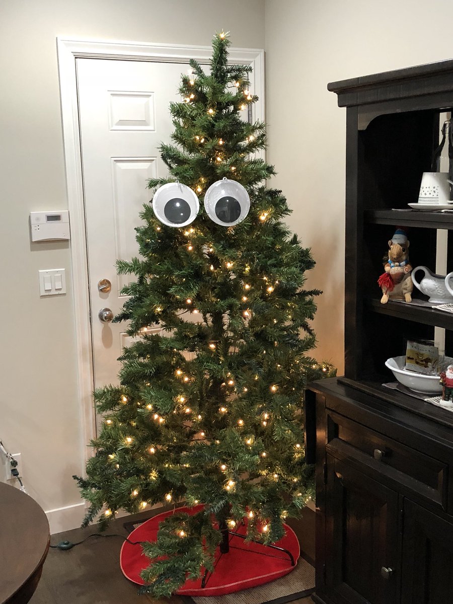 Sean_Luck's tweet photo. The key to Xmas tree decorating, is not too little, not too much. Voila!
#xmastree #xmasdecorating @KelvinLouie22 @katiedafoe @toddkallen https://t.co/XlohqYRC8m