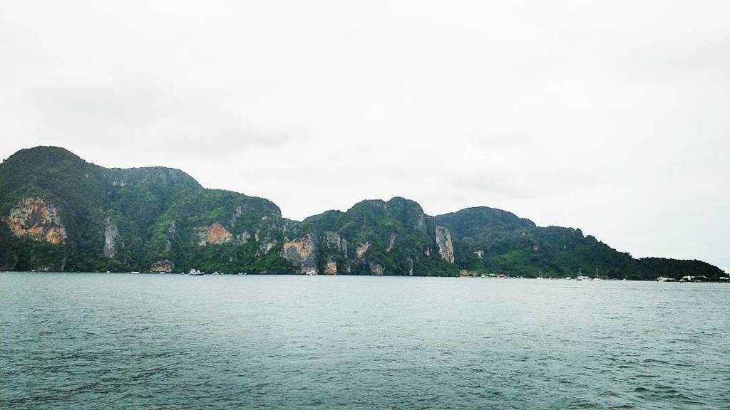 laurentroberg's tweet photo. Phi Phi Island #thailand #phiphi #landscape #backpackers #travelpictures https://t.co/0DkJOW931n