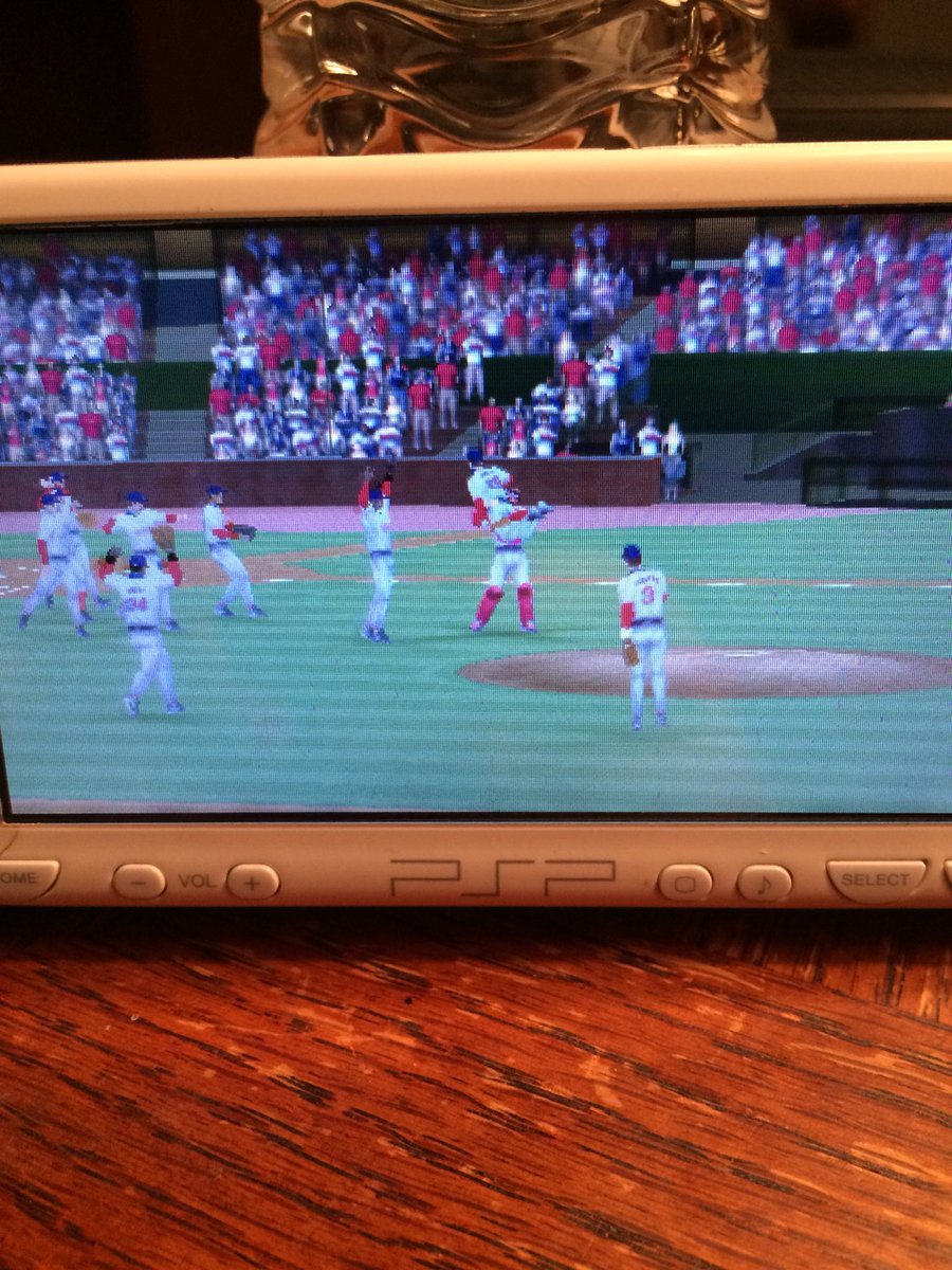 yoderr19's tweet photo. THE BOSTON REDSOX ARE YOUR 2007 WORLD SERIES CHAMPIONS πΎπΎπΎπ #MLB2K7 #PSP https://t.co/Bgd64TRP0N