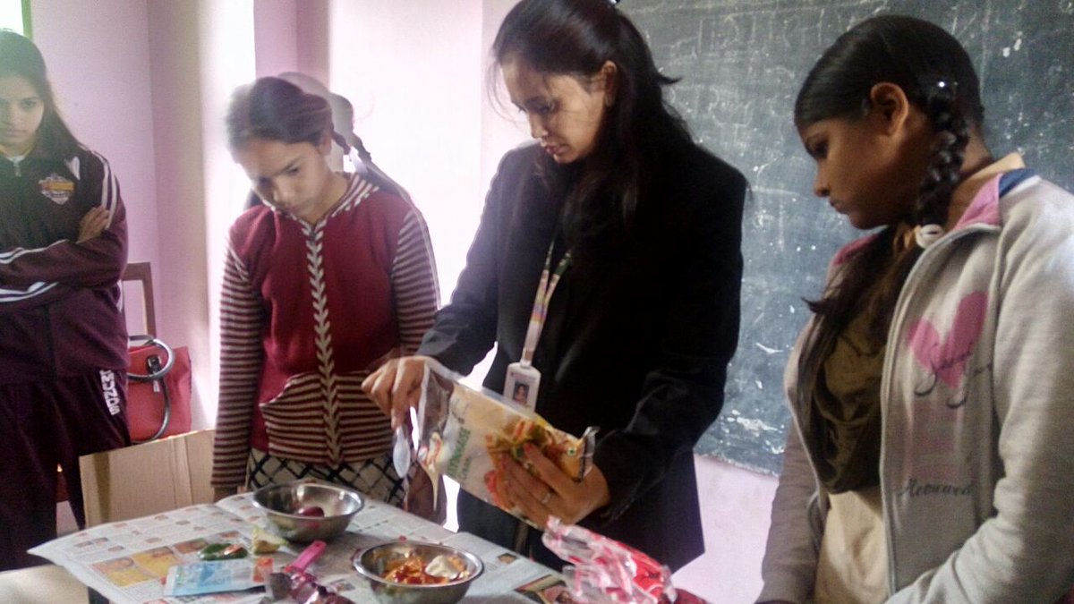 stedmundsschool's tweet image. Wonderful initiative by teachers and students #Lerarntoearnactivity #Cookingwithoutgas #Paperbags #Sandwichactivity #Bingochart #GovernmentSanskritschool  #Jaipur