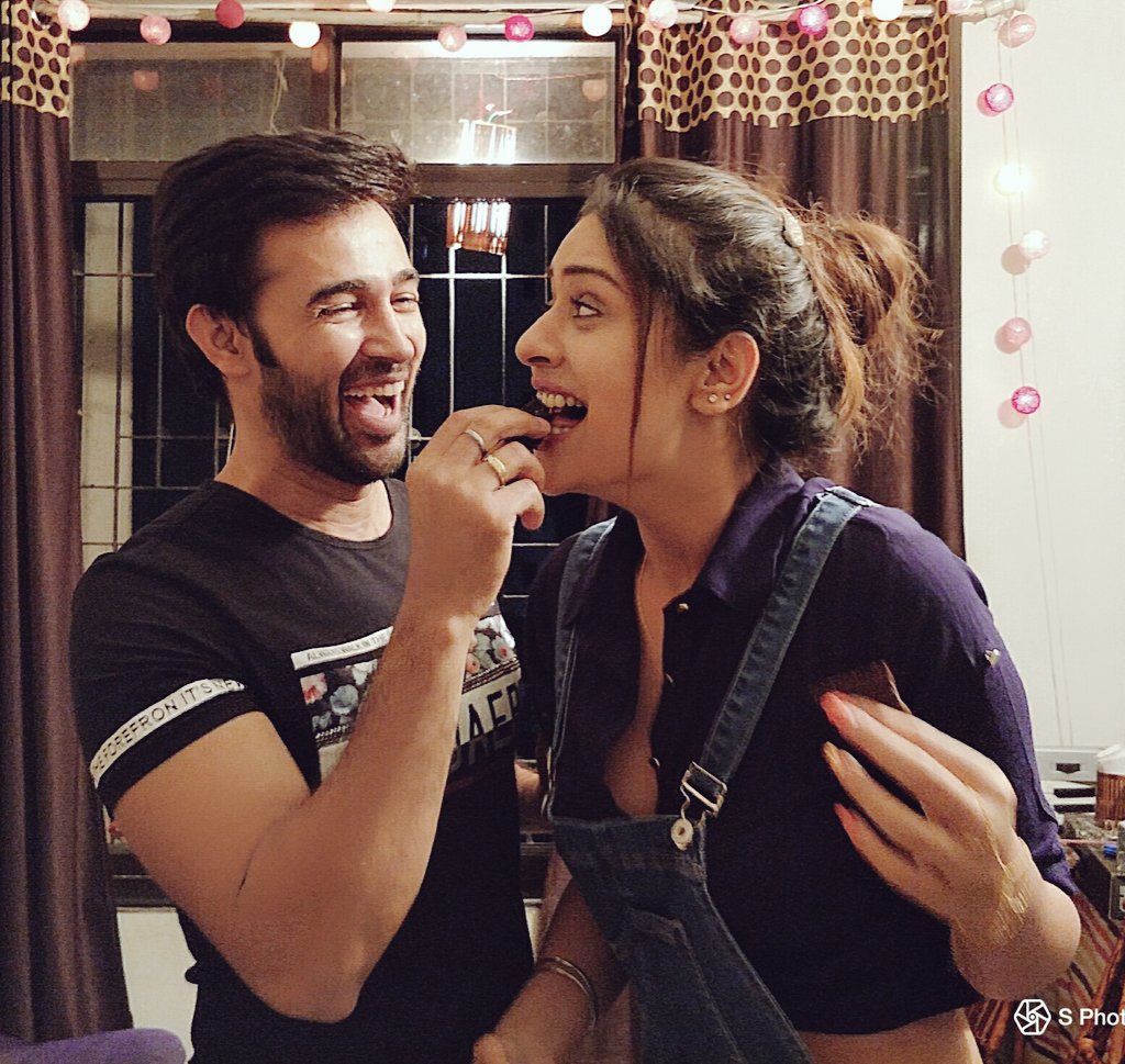 The_karansharma's tweet photo. Be always Happy and keep spreading Happiness with your charming personality.. .Have a great year ahead.. Wishing you a very very Happy Birthday @starlingpayal ...May GOD Bless you with lots of success and good health with every coming year in your life... Lots of love 😇😘😘 https://t.co/kRsB6lqchI