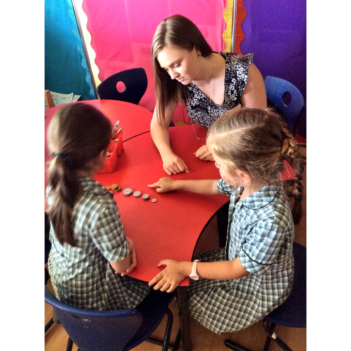 MissClareTomo's tweet image. Mentor and mentee team teaching together! #EMUMaths @GervasoniAnn @StJeromesPS @georgina_ivery @HelenMOToole