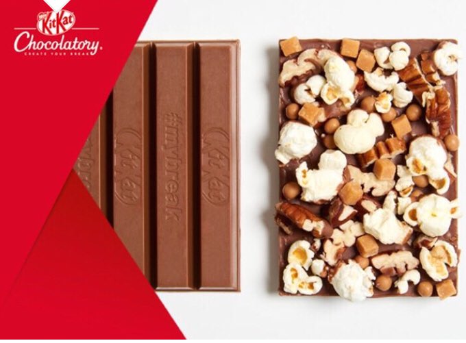 Ontwerp je eigen Kit Kat! Lees erover op 40plusenprachtig.nl 🍫#utrecht #kitkat #kitkatchocolatory
