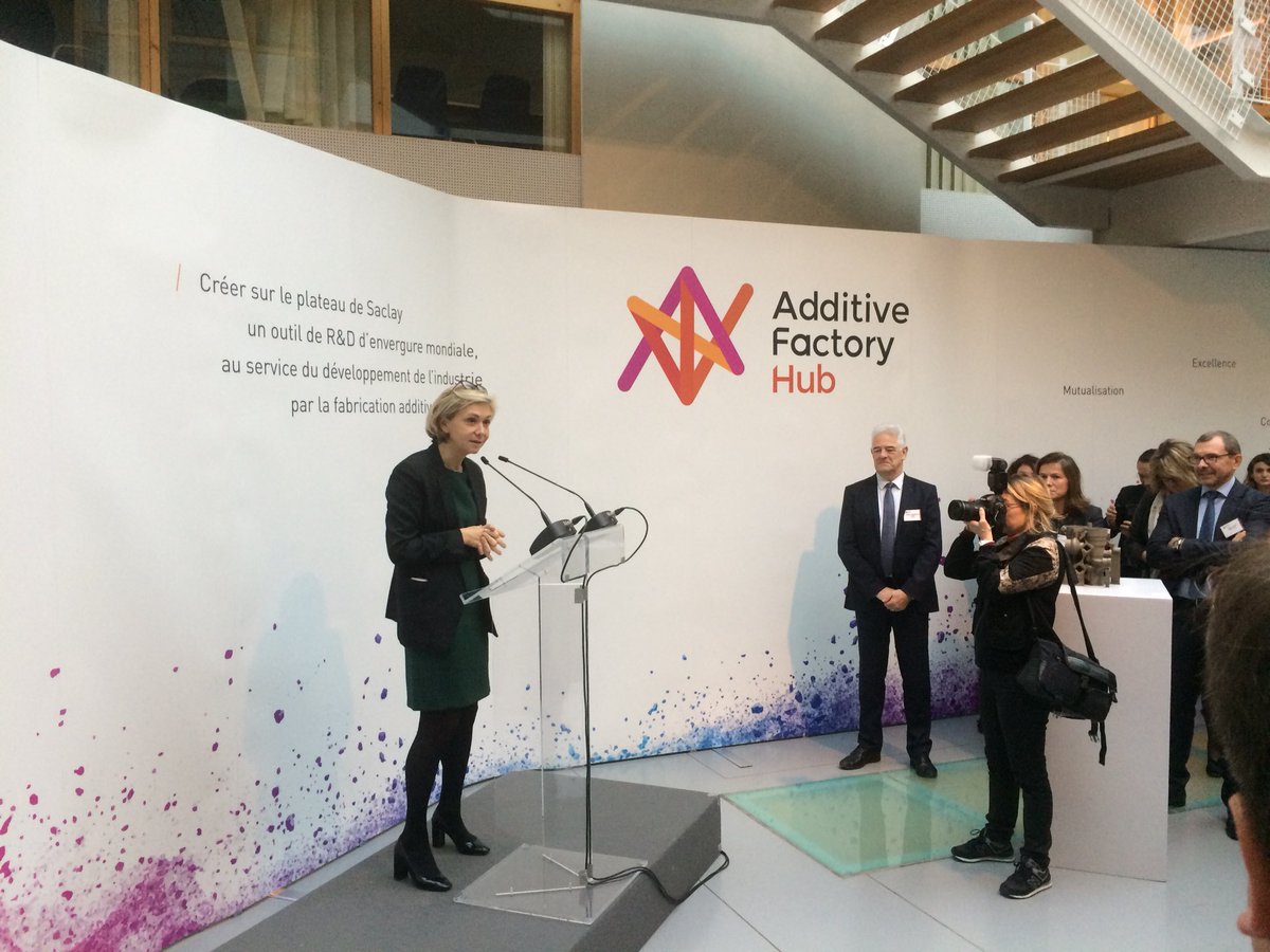 avecValerie's tweet photo. .@vpecresse inaugure la plateforme #AdditiveFactoryHub (AFH) sur le centre CEA @ParisSaclay, un pôle de recherche & développement d'envergure mondiale : "AFH est emblématique des réussites de Paris-Saclay. La région doit se penser comme une puissance industrielle" #SmartIndustrie https://t.co/M2Z0hj7ahV