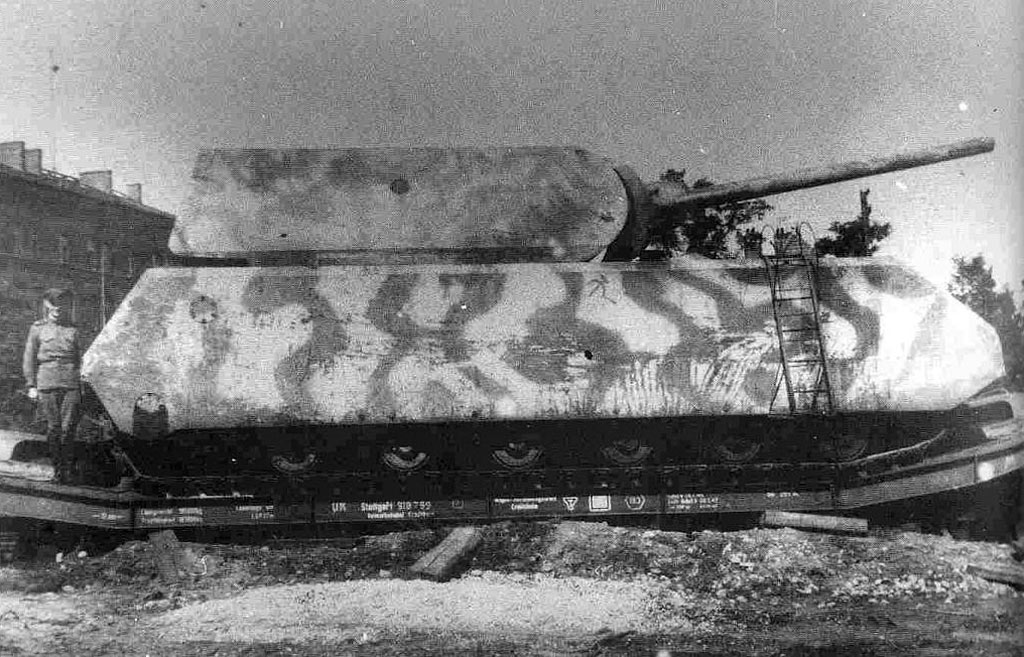 Большой немецкий танк. Танк Маус 1945. Маус танк Гитлера. Танк Маус 2. Сверхтяжёлый немецкий танк «Maus».