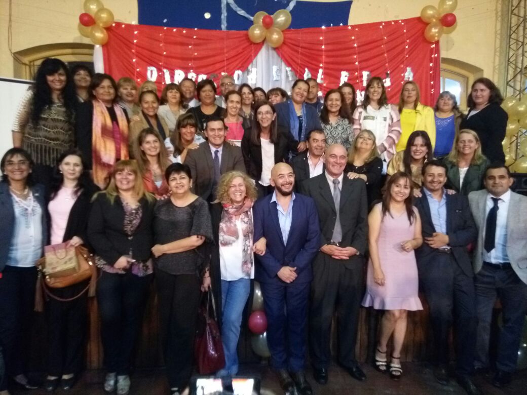 Adultosalta's tweet photo. Directivos y autoridades de la EPJA junto a Sra. Ministra de Educación, Prof. Analía Berruezo, en el cierre del ciclo lectivo 2017 de EPJA https://t.co/kzSioQcNRW