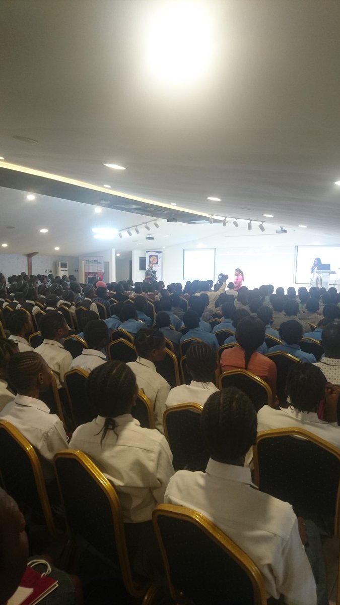 CeeOgbonnaya's tweet photo. Encouraging girls2dream big!Because with technology,possibilities are endless!
#DiamondBank
#GirlMeetsTech
#IfMoneyWasNoProblemWhat'dYouDo https://t.co/e2EBVBDrBW