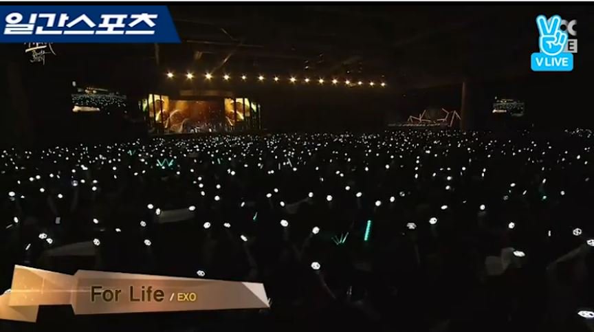 📣제 32회 골든디스크 시상식

🔸일시 
2018년 1월 10일, 1월 11일
🔸장소 
일산 킨텍스

골든디스크가 국내에서 개최됩니다.
작년과 같이 2017 골든디스크에도 엑소엘 많이 가셔서 엑소가 에리부심 느낄 수 있도록 해주세요💪