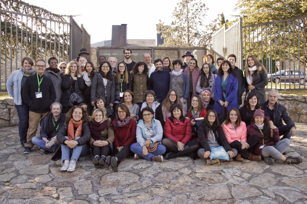 GRÀCIES AL VOLUNTARIAT DE CASA NOSTRA!
Avui és el Dia del #Voluntariat. Volem aprofitar la data per posar en valor la tasca de les persones que dediquen el seu temps lliure a ajudar als #refugiats i defensar els seus drets.
Gràcies!