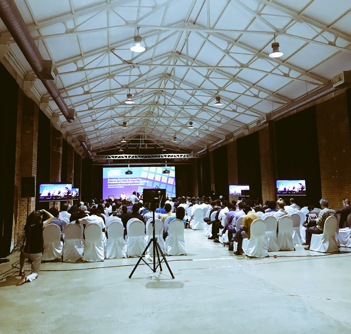 FieldsTravelCo's tweet photo. super pleased to have been a part of organising the @globalvoices 2017 summit in Colombo this weekend in partnership with @end2end_events. Always on hand for all your corporate/conference travel and logistics needs ✈️ https://t.co/AoM81PGqnx