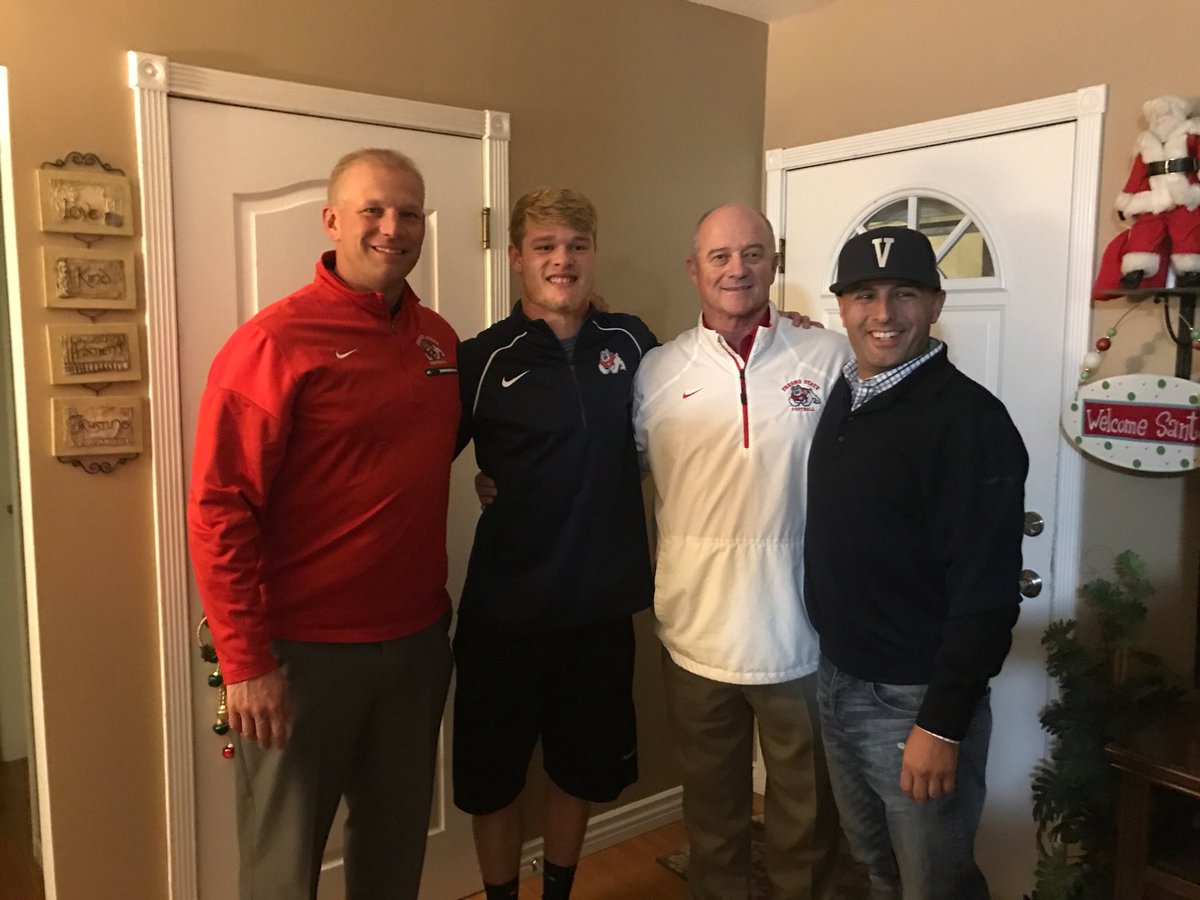 SComstock22's tweet photo. What a great night with family and coaches!! #GoDogs #BulldogBorn #BulldogBread https://t.co/ABQ5MKx6WC