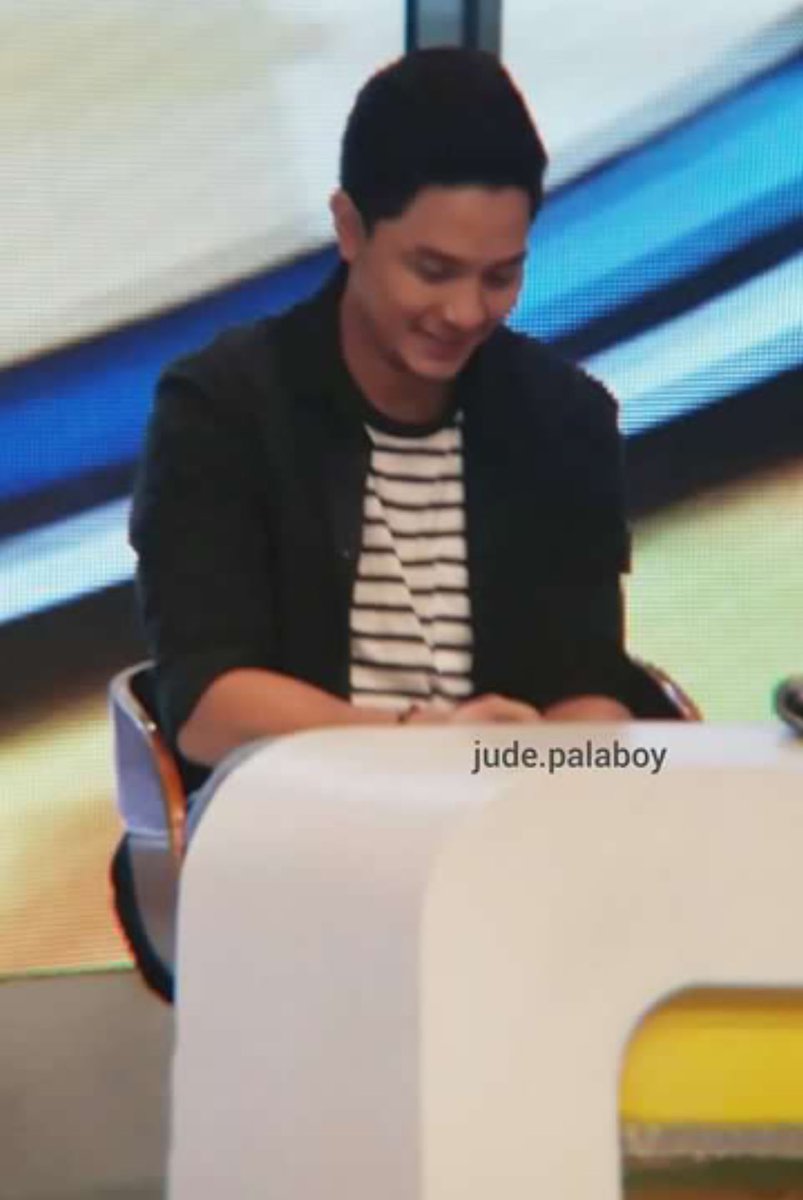 tingsstt01's tweet photo. Sino katext mo? Ba't nakasmile? 👀

😏😏😏😏😏😏😏😏😏😏😏😏😏 https://t.co/5uyMfKwZLD