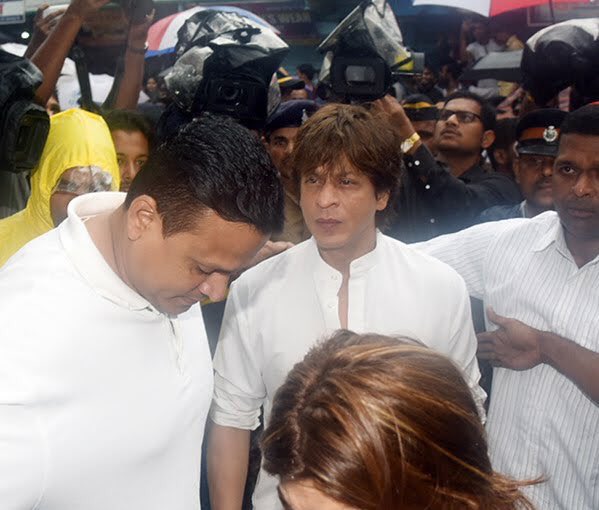 Rakshit Shah ZERO On Twitter Few More Pics iamsrk ARRIVES At 