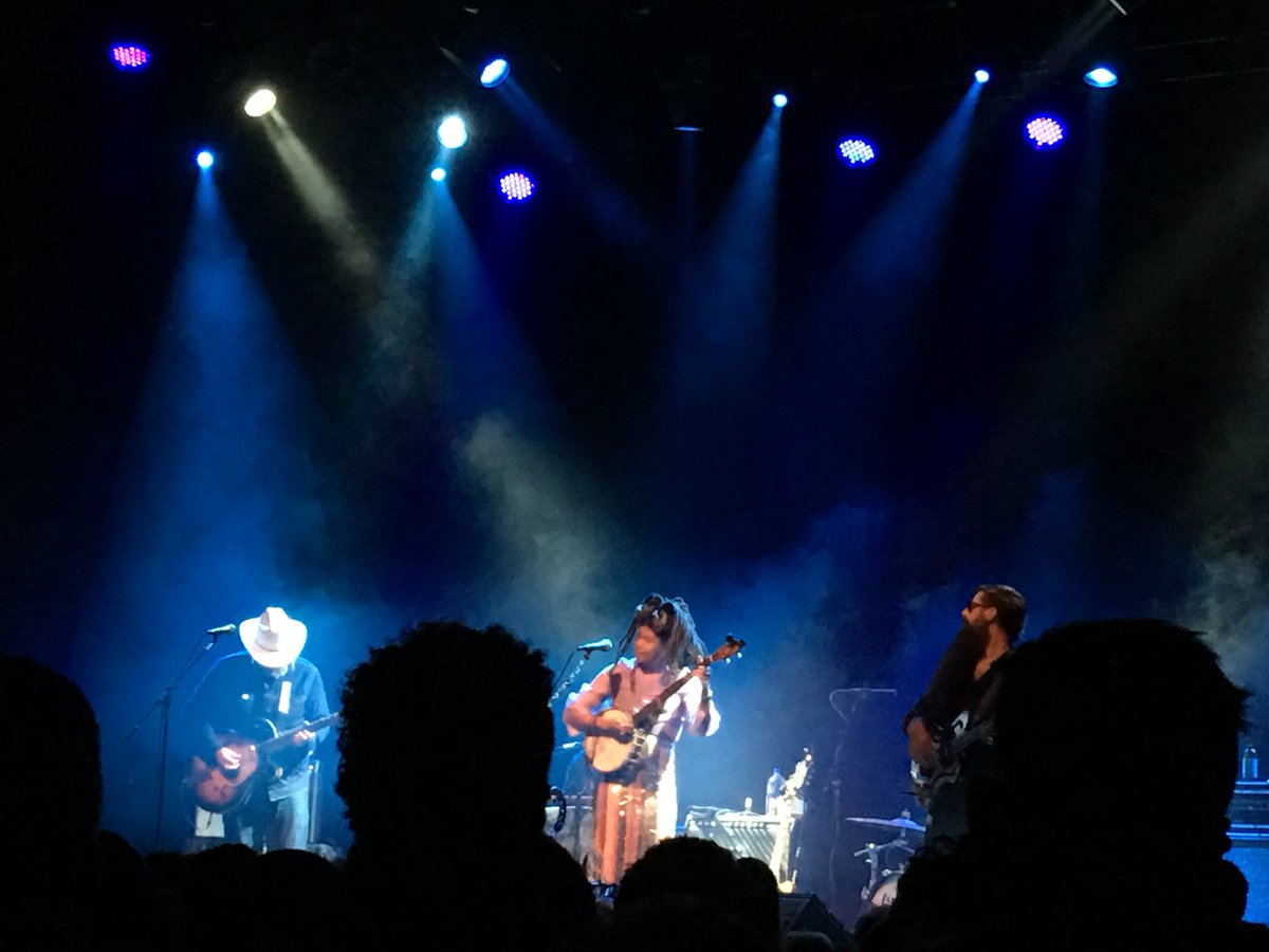 graphika's tweet image. All I want for Christmas is a Valerie June / Dan Auerbach collaboration. Best show of 2017.
