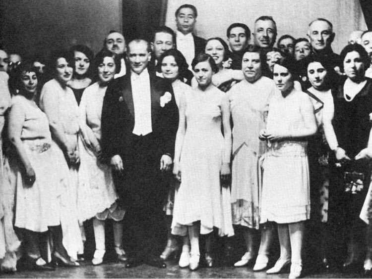 Kadınlarımıza seçme ve seçilme hakkı verilişinin 83.yılı kutlu olsun #5AralıkDünyaKadınHaklarıGünü #MustafaKemalAtatürk 🇹🇷