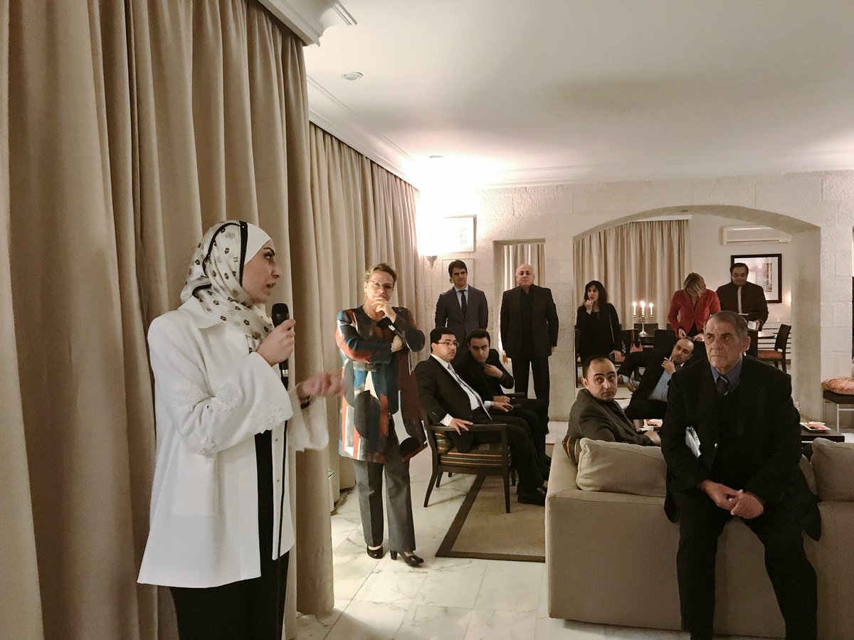 NLinJordan's tweet photo. It’s always joyful moment for us to welcome our alumni; graduates of @Nuffic’s #MSP and #Shiraka Training Programs. Listening to their experiences in the 🇳🇱 is what keeps us motivated about #ExchangePrograms. #StudyinHolland 👩🏻🎓👨🏻🎓 #KingdomNL #NLinJO https://t.co/lLvhqmynoK
