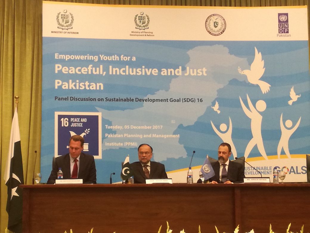 UNDP_Pakistan's tweet photo. The Ministry of Interior together w/ @UNDP organise a panel discussion on Empowering #Youth for a Peaceful, Inclusive and Just Pakistan @UNDP_Pakistan @PlanComPakistan @MofInteriorPK #Youth4InclusivePakistan @pid_gov @UNDP4Youth #SDGs #SDG16 https://t.co/ZnXaAnUASl