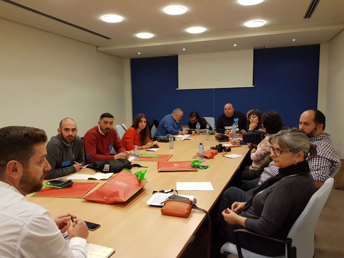 IUJaenProv's tweet photo. La delegación de #IuJaén y Aeroepoxy reunidos ayer con @palomalopezB para tratar los problemas d industria y economía d la provincia https://t.co/fA3hZ71vdp