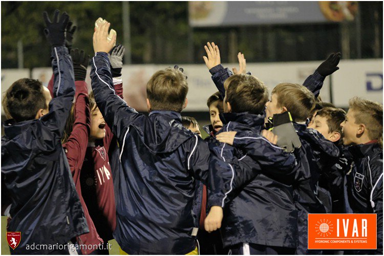 Riga2008's tweet photo. #allegria #sport #amicisempre #MondoRiga08 https://t.co/jxBFOBYSdq