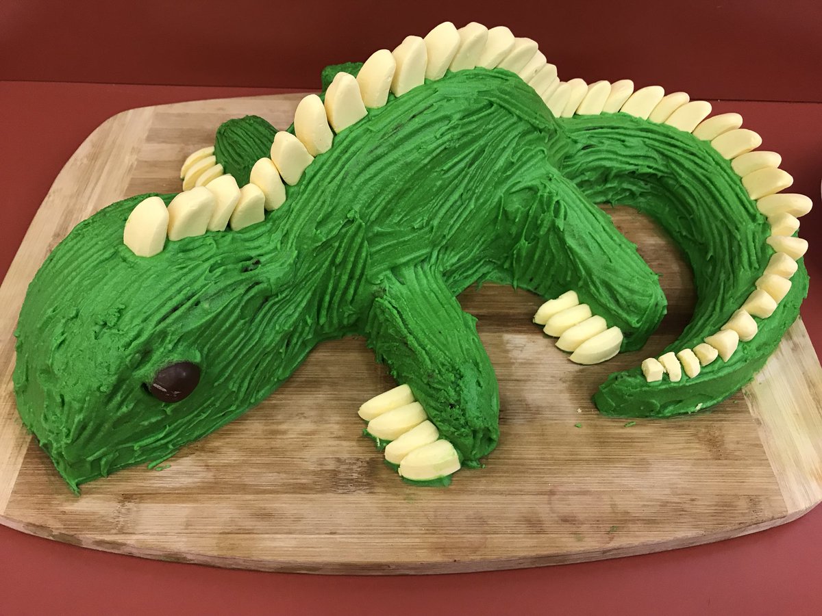 kailah_thorn's tweet photo. Ermehgherd #Tuatara cakes! #150NotALizard https://t.co/yfYhu3eo5Z