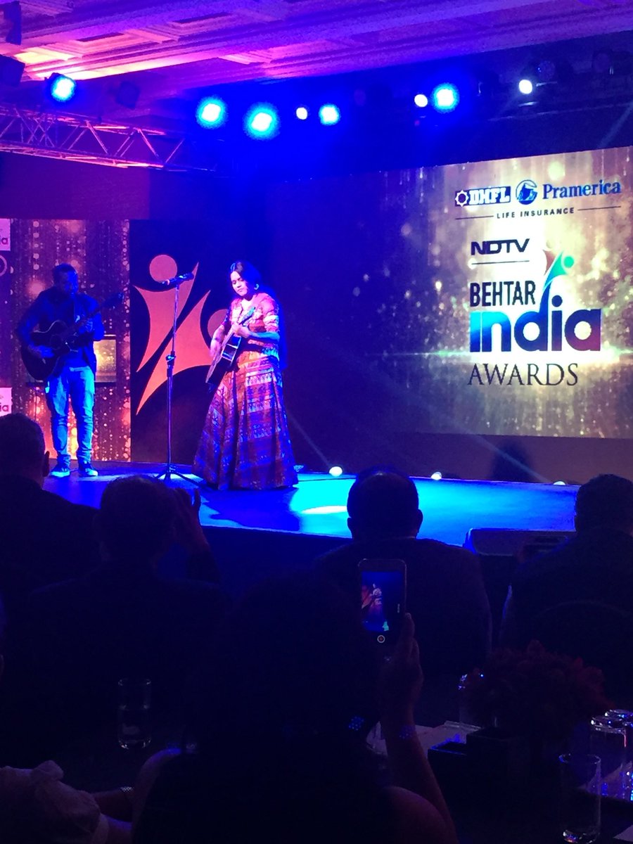 BehtarIndia's tweet photo. #BehtarIndia Awards | @_meghnamishra_ gives an enthralling performance. Watch the ceremony live on https://t.co/AzGkPsLJXC. https://t.co/VoPG5iqo8n
